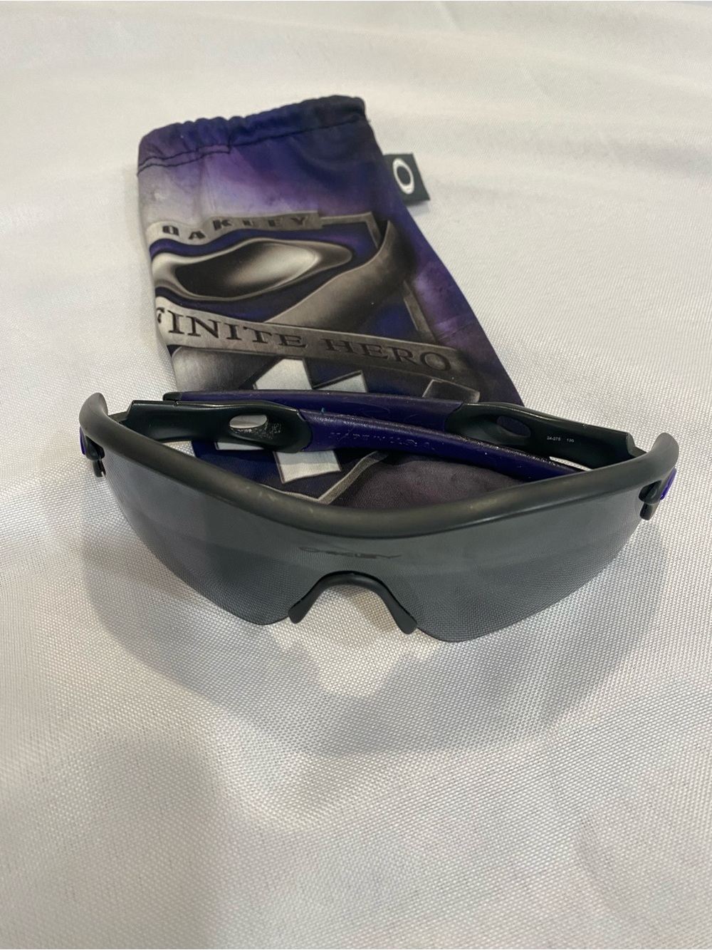 Men’s Oakley Radar Sunglasses in Black and Purple